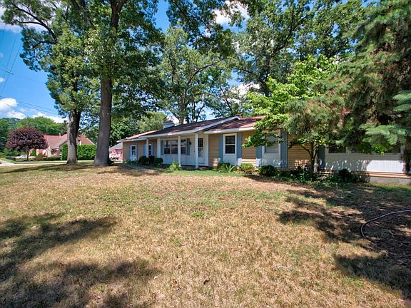 2nd image of 901 Moulton Ave