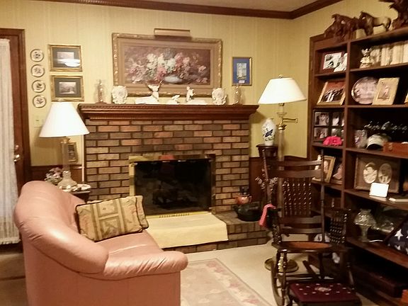4th image of 2513 Meadowbrook Way