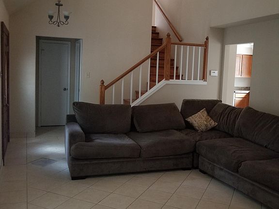 4th image of 2717 Claremont Dr