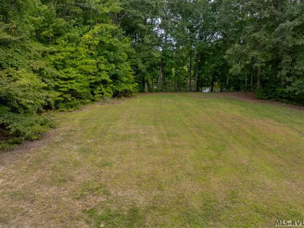 22 Valentines St, Gasburg, VA 23857