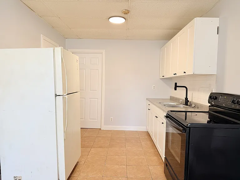 581 Pierre Ave #5 — Photo 4