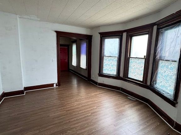 5th image of 918 Harding Dr