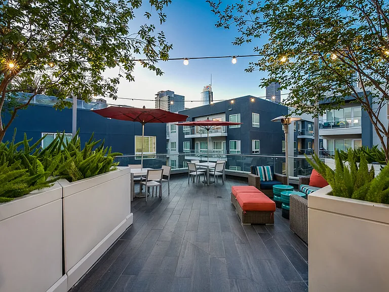 Stunning roofdeck with outdoor dining area