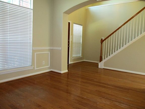 4th image of 608 Canyon Crest Dr
