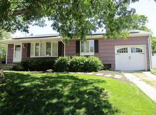 400 Oakwood Ave, West Islip, NY 11795
