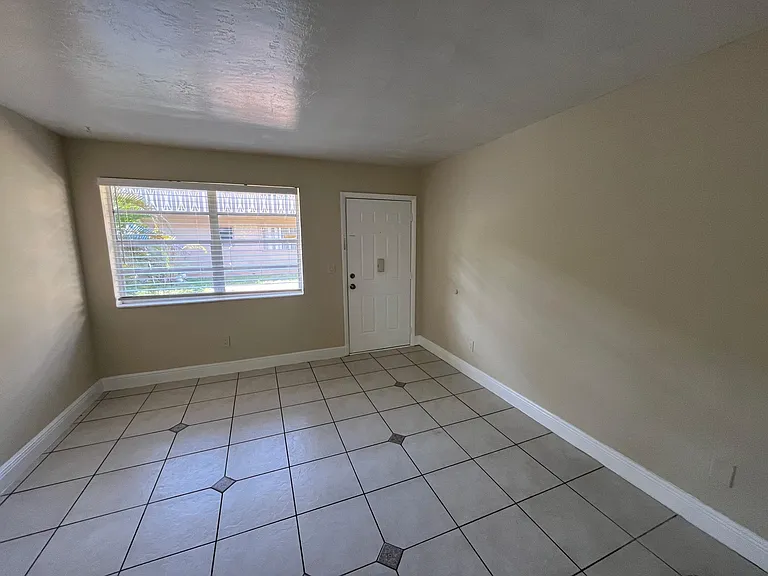 1370 NE 119th St #137008 — Photo 1