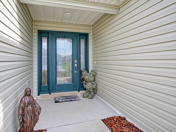 2nd image of 2925 Hicks Pl
