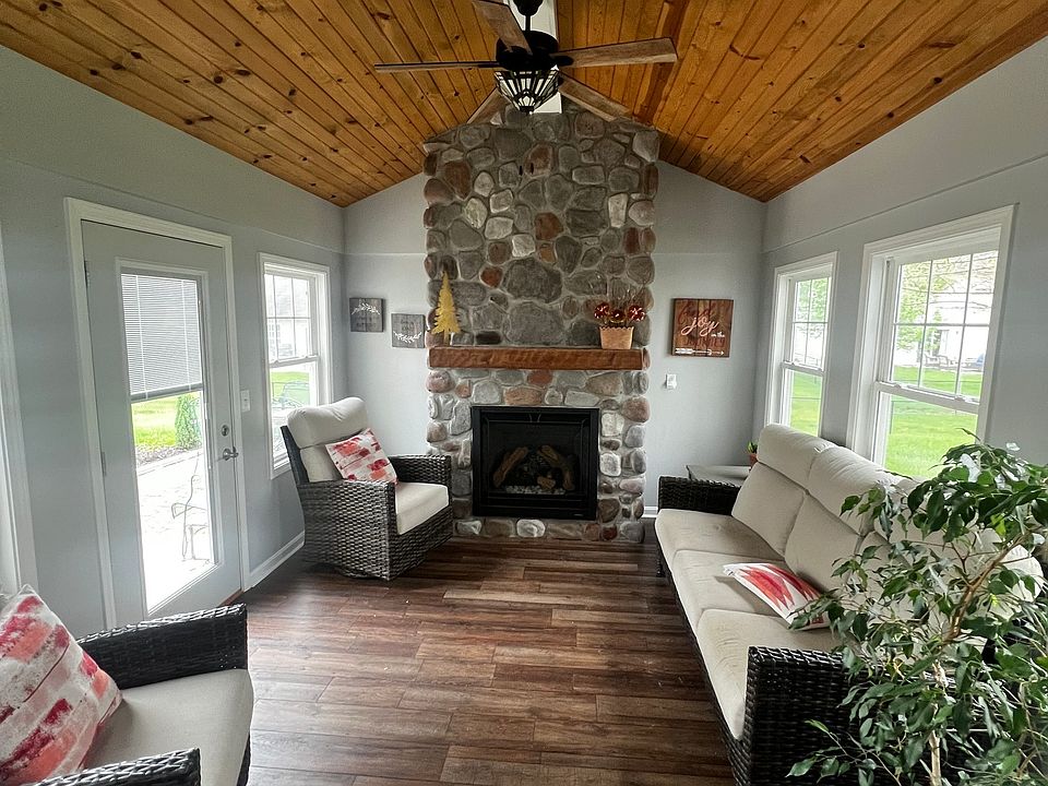 2nd image of 5817 Jamestown Square Ln