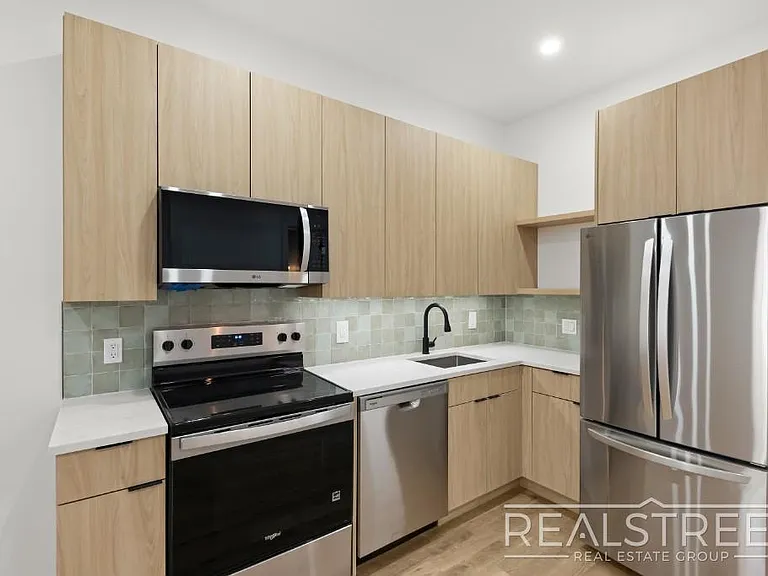 154 Grattan St #2A — Photo 3