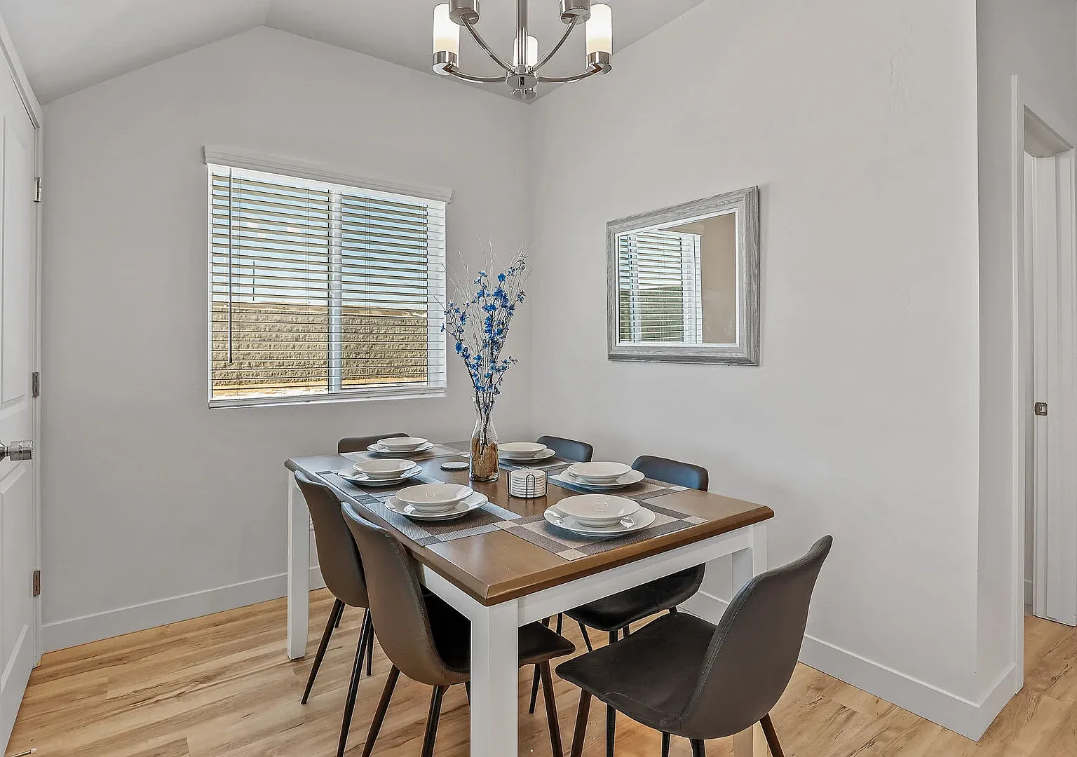 3 bed, 2.5 bath, 1600 sqft, $3,200 — Photo 1