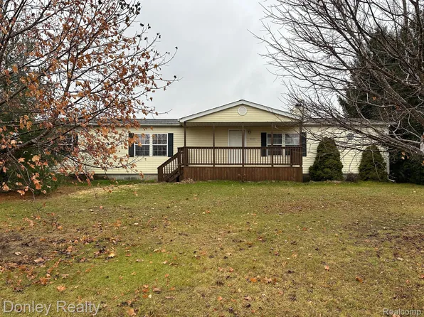 2650 Applegate Rd, Applegate, MI 48401