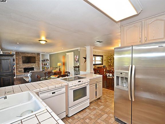 4th image of 2616 Starling Ct
