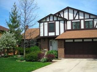 4457 Fender Rd, Lisle, IL 60532