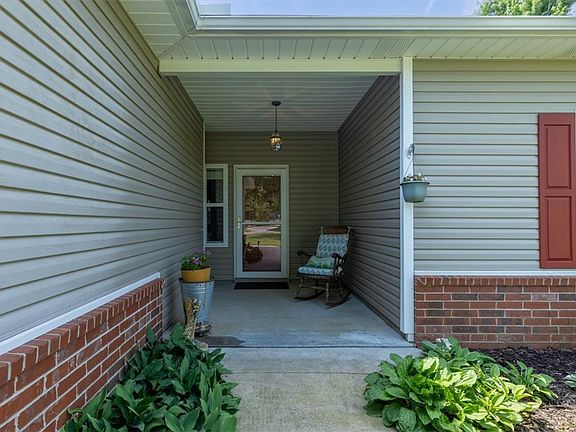 3rd image of 50 Saint Andrews Dr