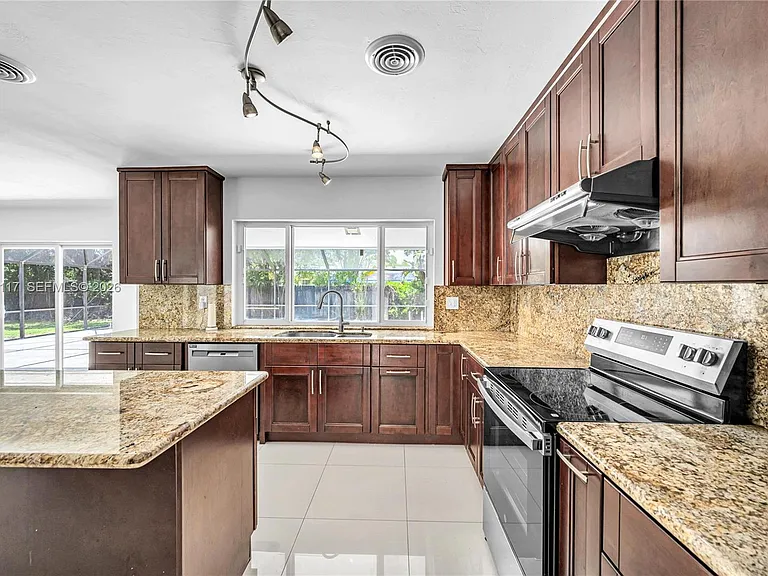 13100 SW 81st Ave — Photo 9