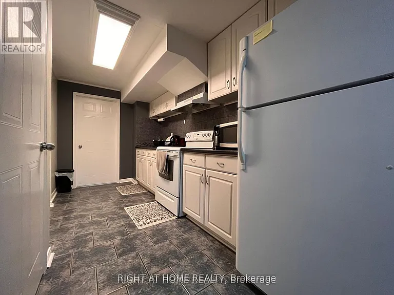 70 Fairmeadow Pl #LOWER — Photo 3