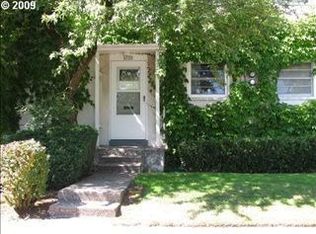 6733 NE Broadway St, Portland, OR 97213