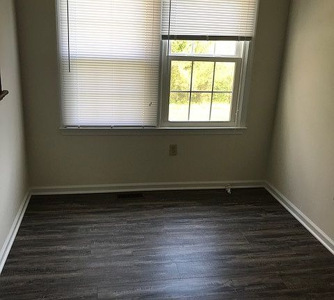 3rd image of 110 Courthouse Rd APT K2