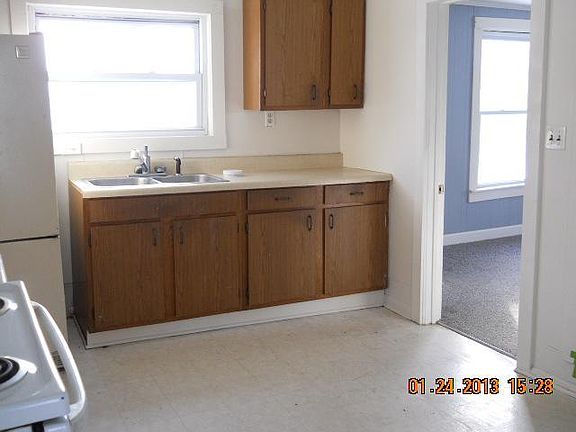 5th image of 123 W Broadway Ave