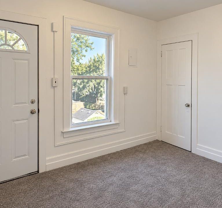 120 E Pleasant St, photo 7