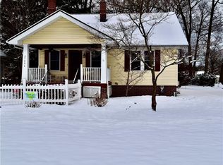 27006 E Oviatt Rd, Bay Village, OH 44140
