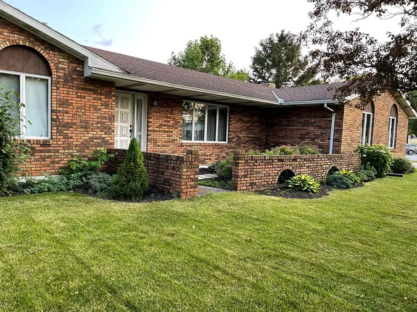 18 E Wayne St, Chickasaw, OH 45826