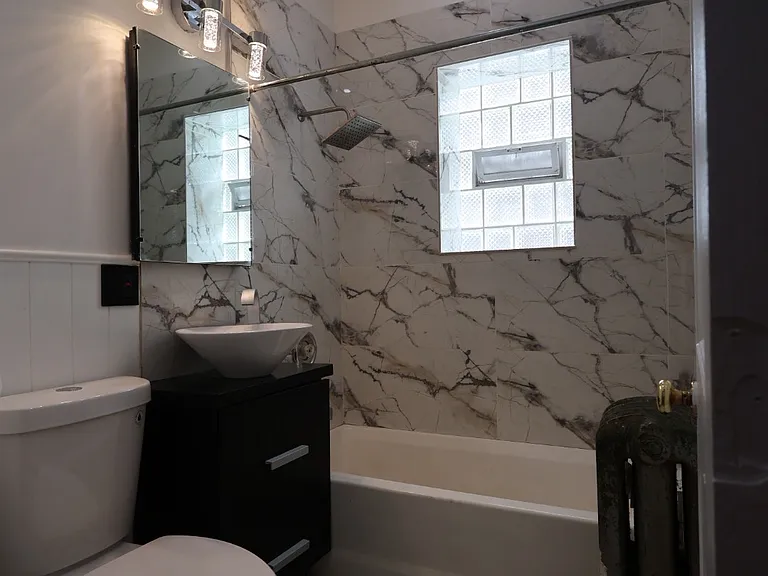 4437 S Artesian Ave #1 — Photo 4
