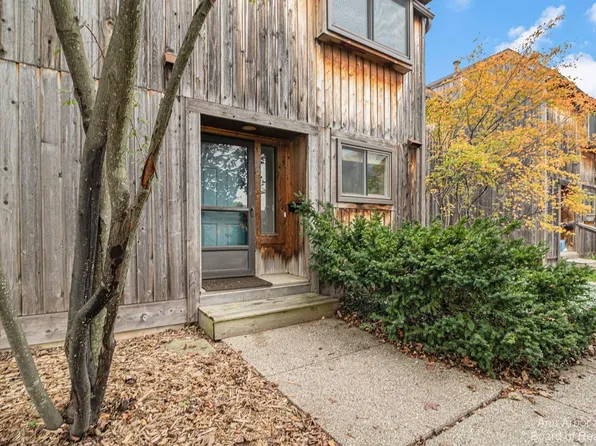 2011 Pauline Ct, Ann Arbor, MI 48103