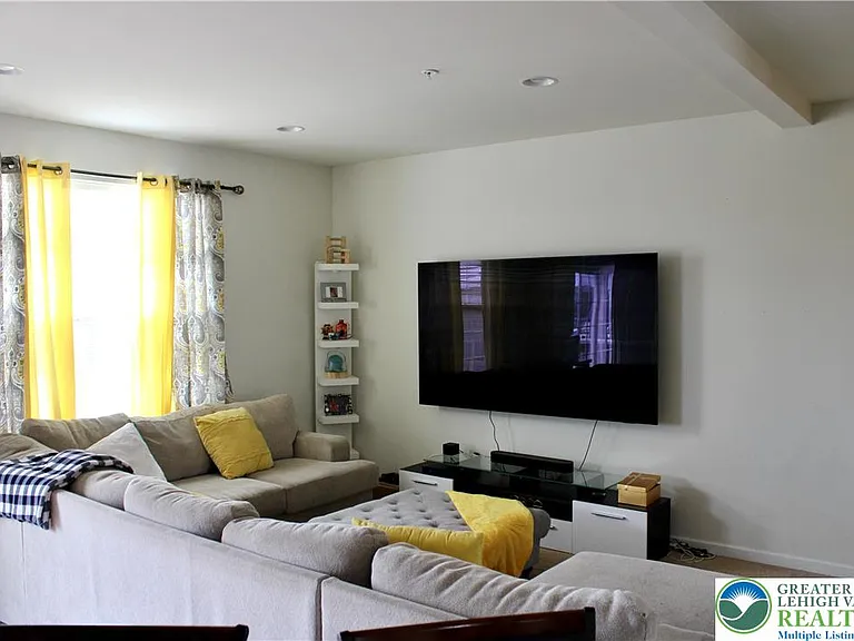 260 Snapdragon Way — Photo 2
