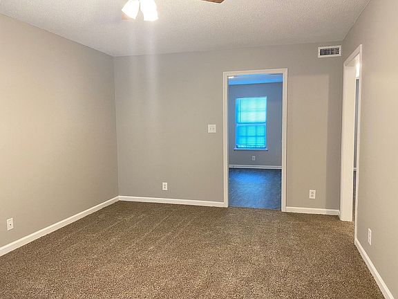 4th image of 421 Martha Ln #D