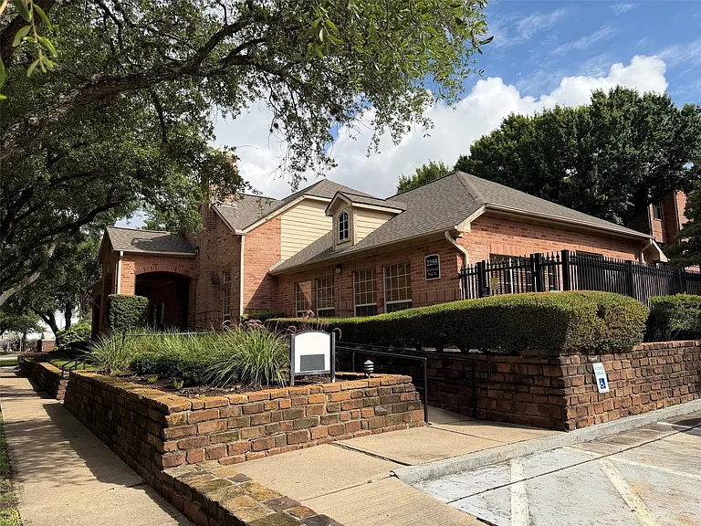 2255 Braeswood Park Dr #195 — Photo 30