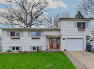 126 Shadywood Ln, Streamwood, IL 60107