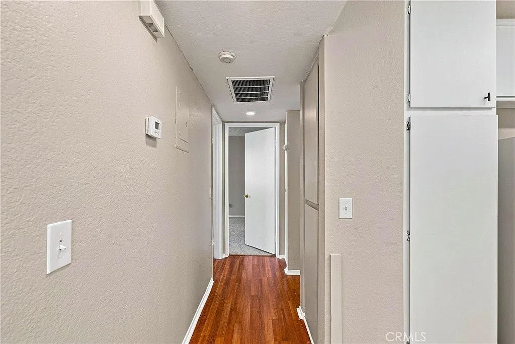 2 bed, 1010 sqft, $3,250 — Photo 2