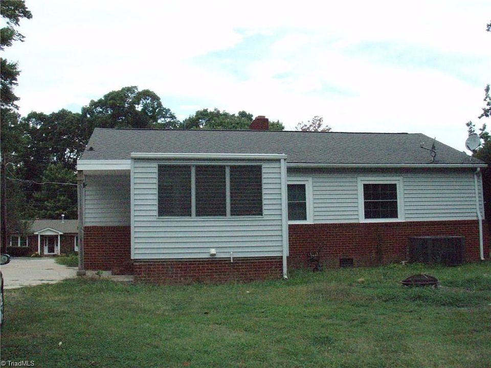 2nd image of 817 Cliff Rd