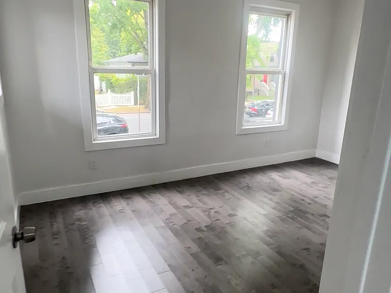 21 Oak St #1 — Photo 2