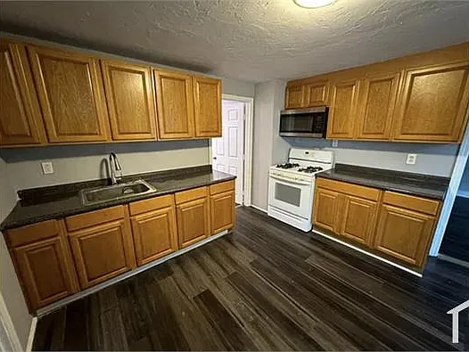 3 bed, 1100 sqft, $2,300 — Photo 1