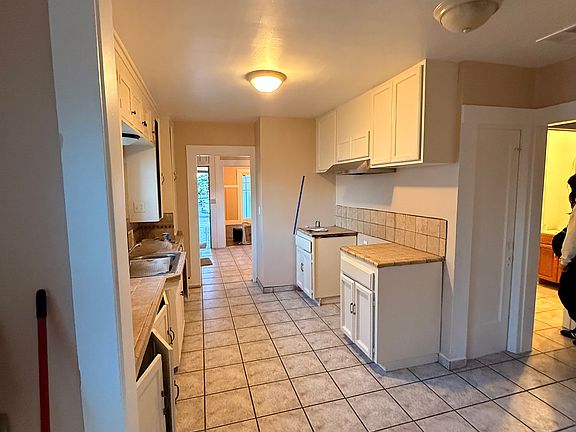4th image of 3343 E Lowe Ave