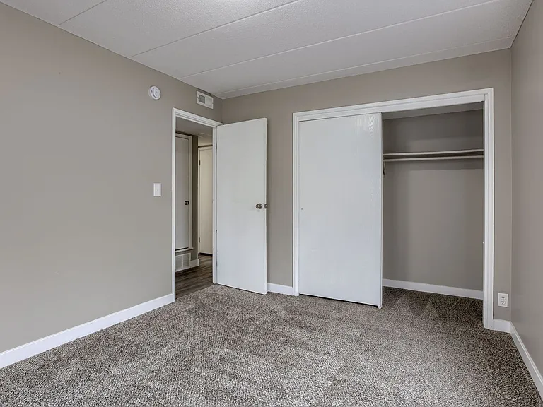 Meadowlark Apts — Photo 32