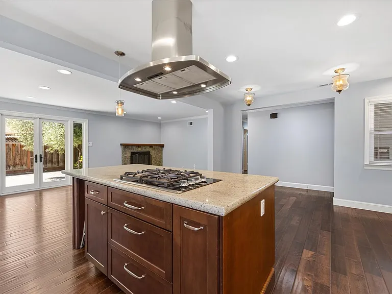 2464 Aram Ave — Photo 6