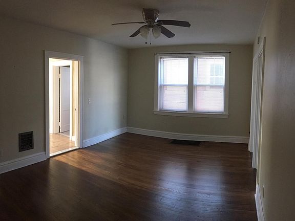 Living room (other view)