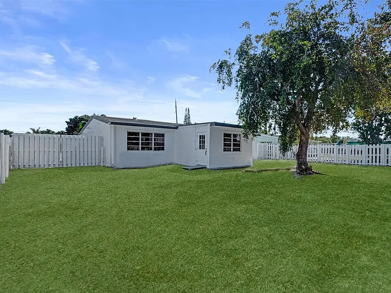1437 SW 1st Ave — Photo 24
