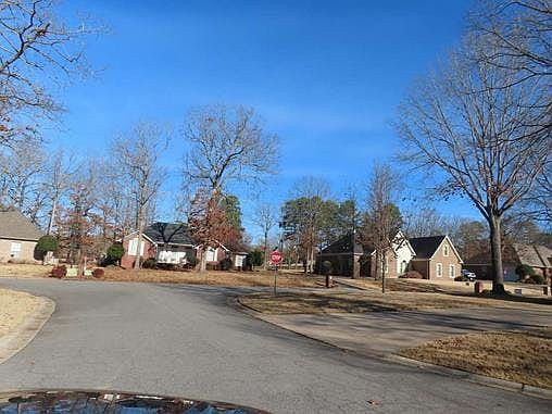 2nd image of 15 Turnberry Ln