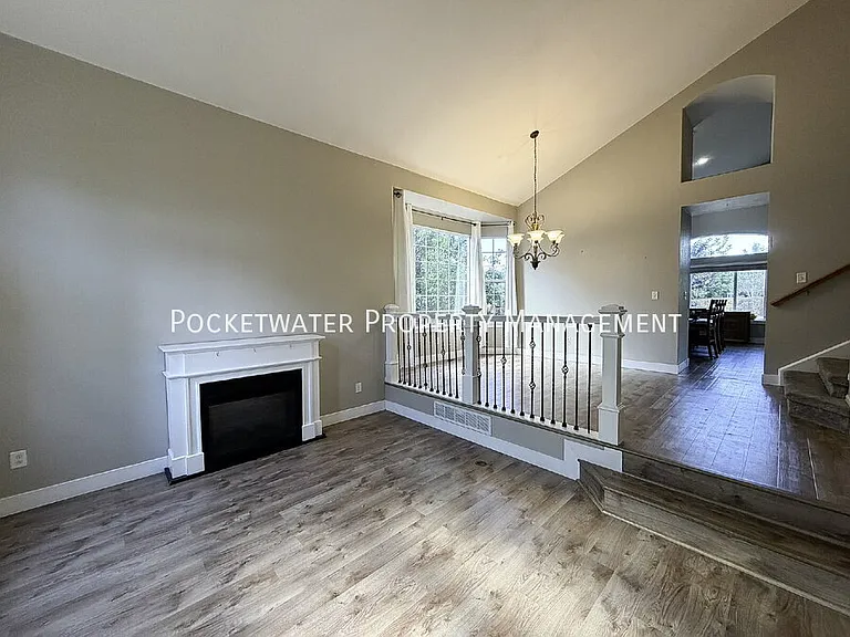 2127 Mountain Iris Dr — Photo 3