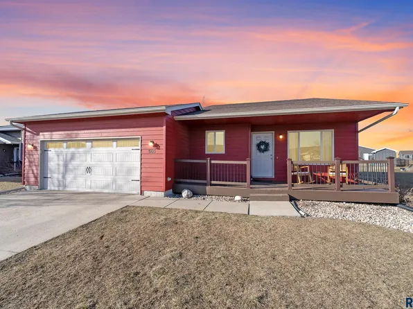 505 Cottonwood Dr, Harrisburg, SD 57032