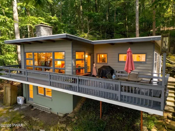 123 Clark Dr, Paupack, PA 18451