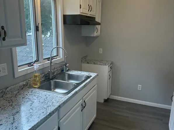 11-13 Dineen St, Springfield, MA 01104