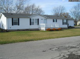 454 Stable Dr, Lagrange, OH 44050