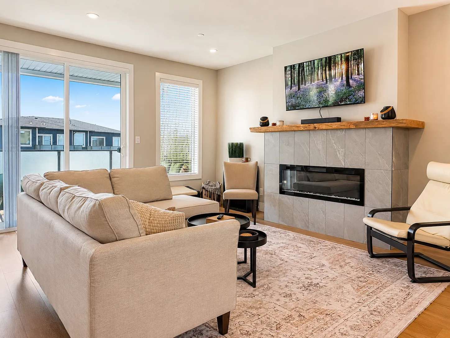 3 bed, 2.5 bath, 2400 sqft, $4,500 — Photo 1