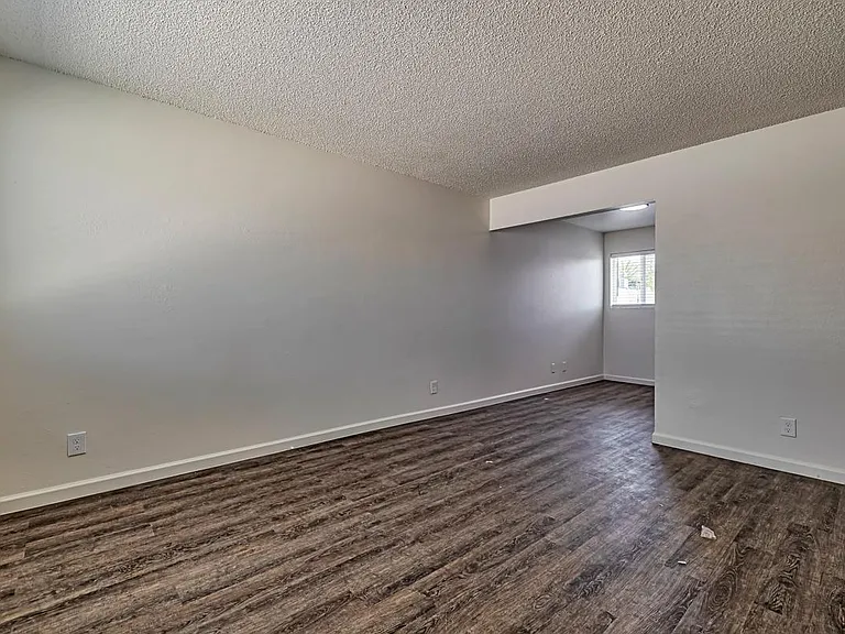 5927-5939 W Rose Ln #9 — Photo 5