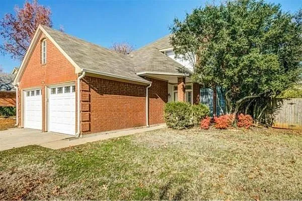 1514 Dublin Cir — Photo 1